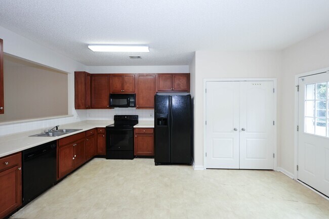 Building Photo - 7705 Commerce Ct