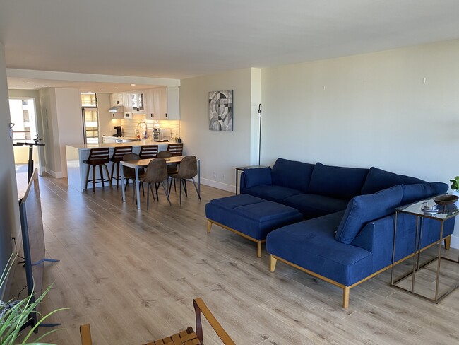 Building Photo - 4265 Marina City Dr