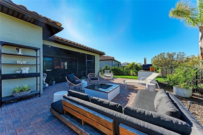 Building Photo - 2322 5th St E