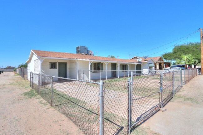 Building Photo - 1341 N Crane St