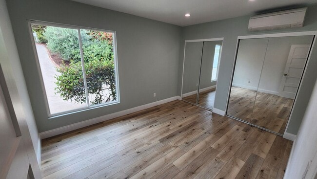 Building Photo - 4 bedroom, 2.5 bathroom home in the desirable Mt Soledad neighborhood.