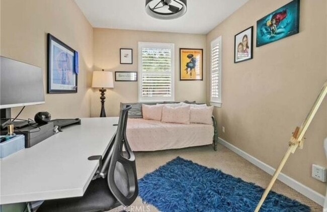 Building Photo - Charming 3 bed/2.5 Bath Home with Office