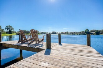 Relax with shimmering lake views - Lakes at Suntree