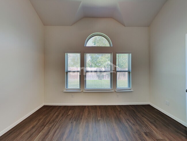 Building Photo - 21614 Champagne Dr E
