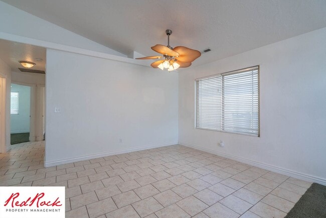 Building Photo - 2 Bedroom and 2 Bathroom Home near Quail C...