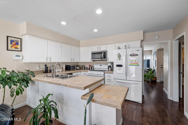 Building Photo - 4170 Lake Harbor Ln
