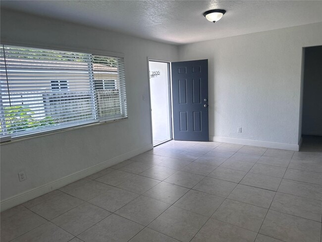 Building Photo - 2806 SW 35th Ave
