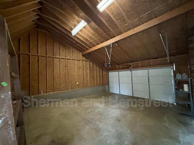 Building Photo - 1113 Highview Ave