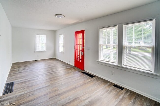 Building Photo - 4312 Kenmore Ave