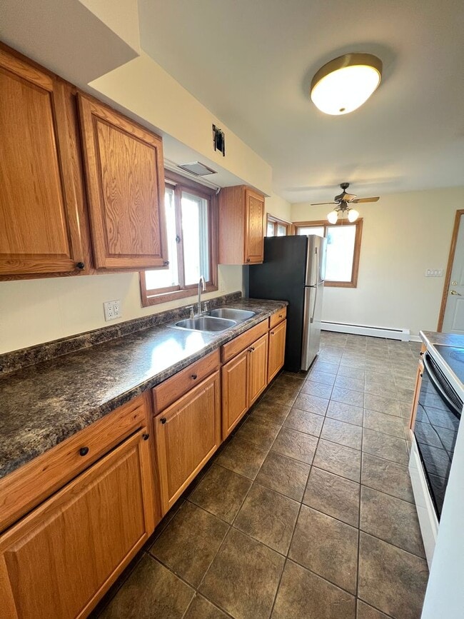 Building Photo - AVAILABLE JUNE 2025! HUGE 5 Bedroom, 2 Bath Home by UMD!