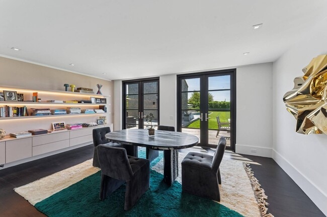 Building Photo - 811 Halsey Ln