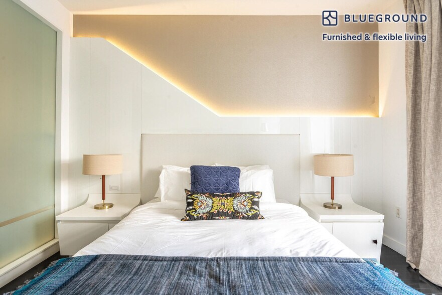 Building Photo - 123 Washington St