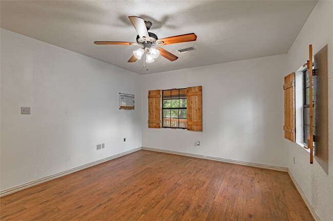 Building Photo - 73 Thomas Lake Rd