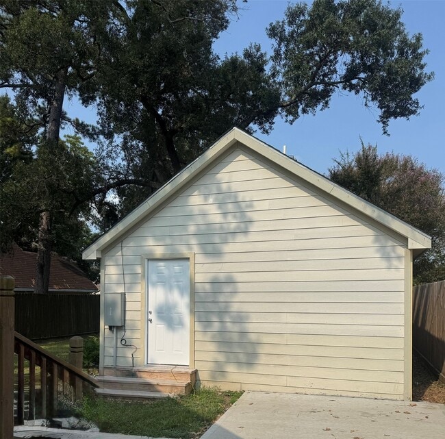 Building Photo - 1828 Forest Hill Blvd