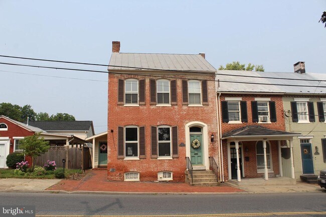 Building Photo - 509 S Market St