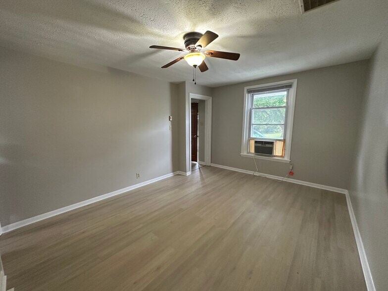 Living Room - 407 W High St