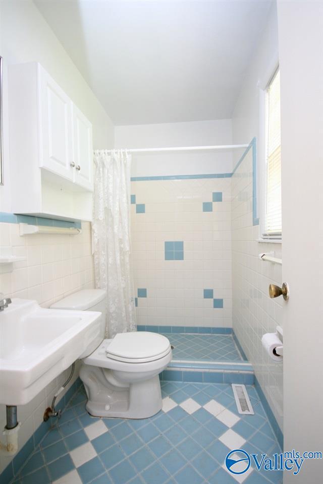 Building Photo - 3716 NW Jamestown Dr