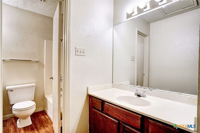 Building Photo - 108 Hughson Ct