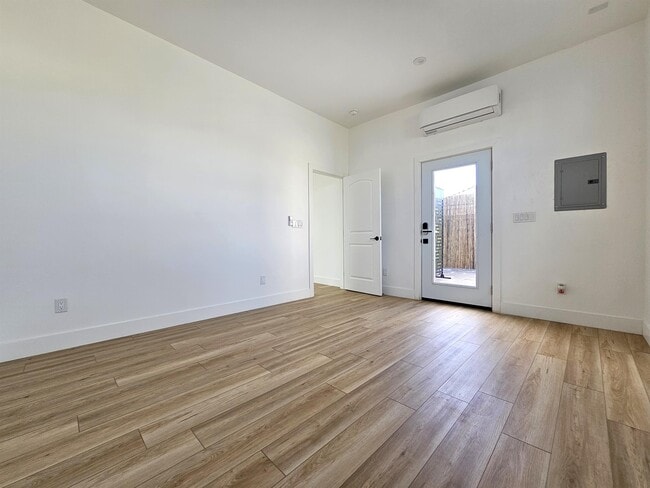 Building Photo - 2711 W 60th St