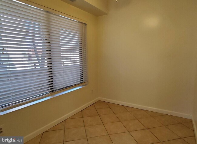 Building Photo - 6050 California Cir