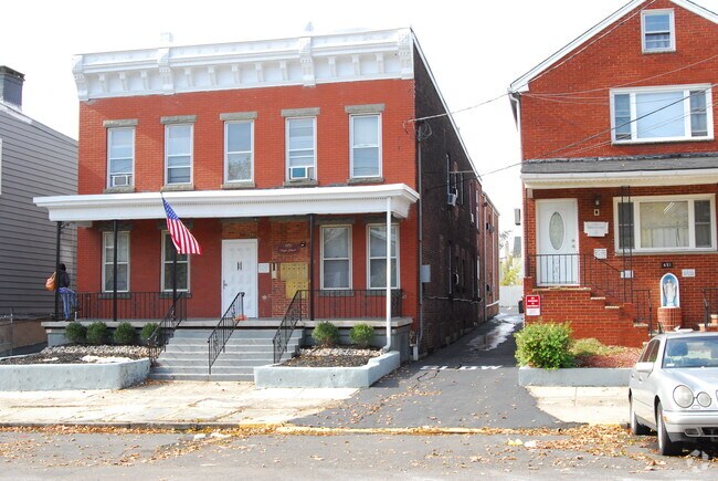 Building Photo - 419 High St