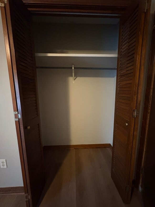 Building Photo - Valley Hills Subdivision - Detached Garage...
