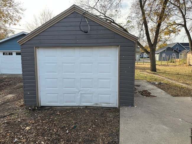 Building Photo - Newly Renovated 2 Bed House in Rock Valley...
