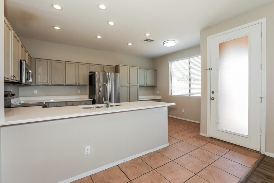 Building Photo - 125 N 22nd Pl