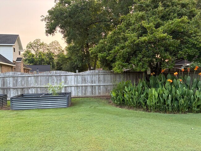 Building Photo - 111 Weatherstone Pl