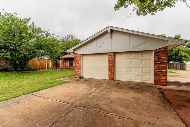 Building Photo - 3 Bed 2 Bath in OKC!