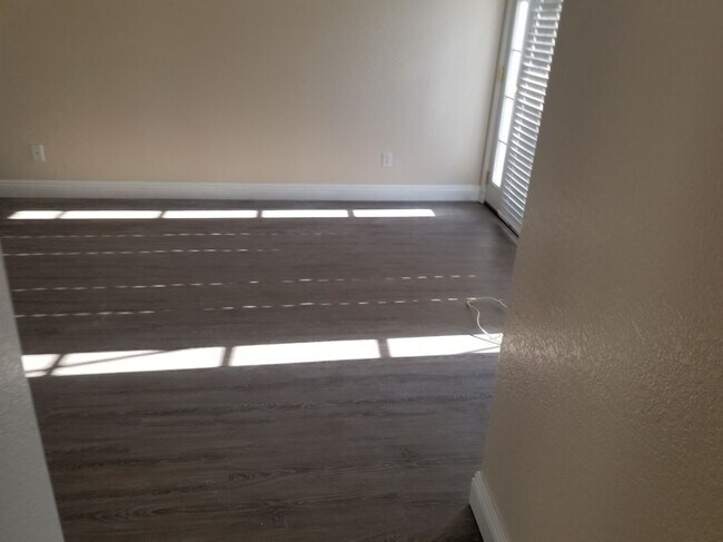 Building Photo - 10943 Countryview