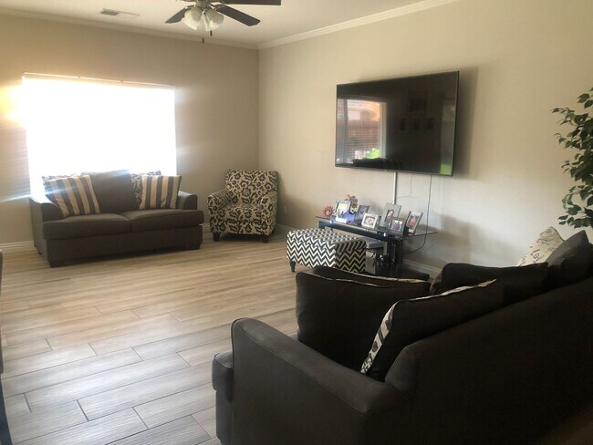 Building Photo - Single Family Home!!