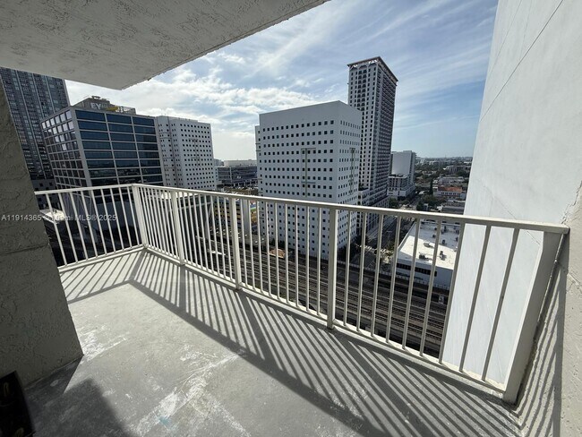 Building Photo - 850 N Miami Ave