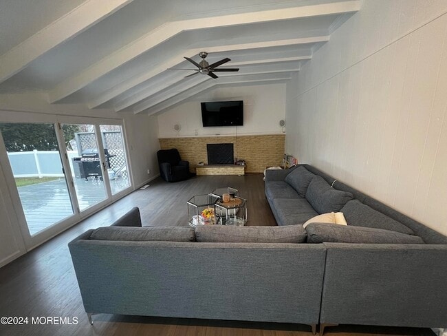 Building Photo - 85 Locust Ave