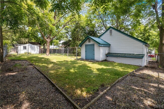 Building Photo - 448 Buckingham Ave