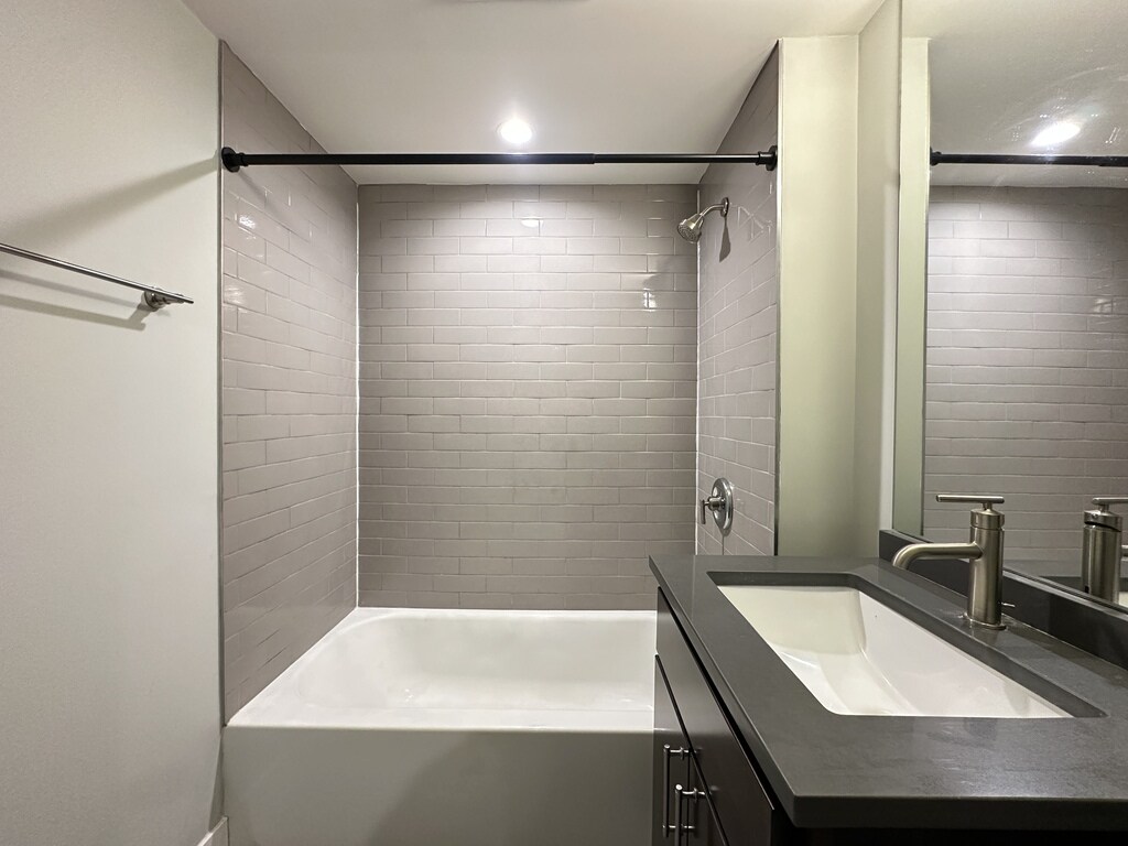 Building Photo - 1139 Maple Ave