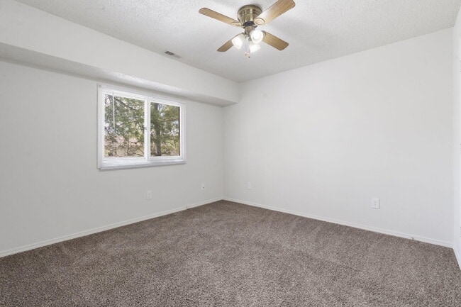 Building Photo - 1711 E Walnut Lawn St