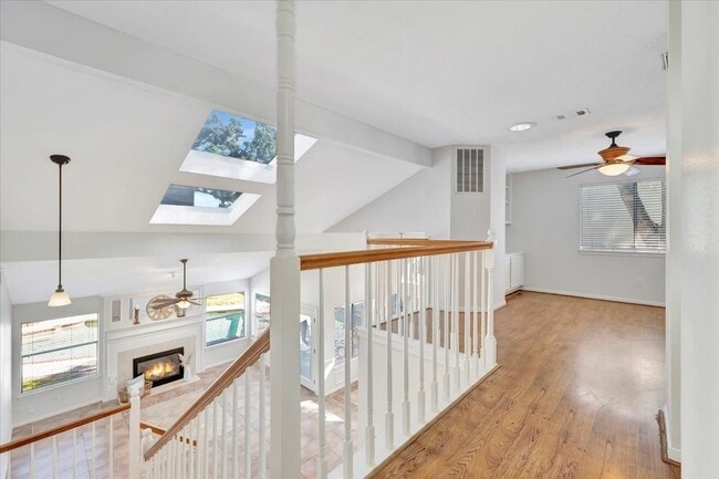 Building Photo - 15131 Cranbourne Dr