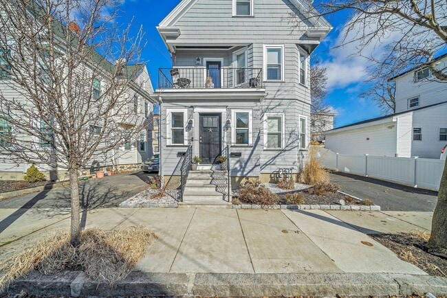 Primary Photo - 11 Mason St