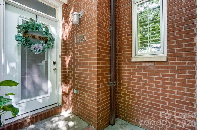 Building Photo - 400 Clarice Ave