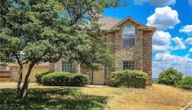 Building Photo - 1915 Sutton Pl