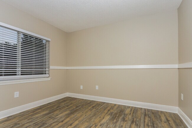 Building Photo - 3007 Summer House Dr