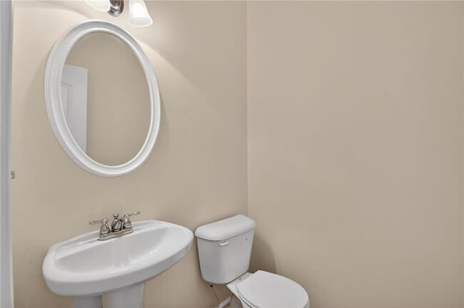 Building Photo - 2928 George Busbee Pkwy NW