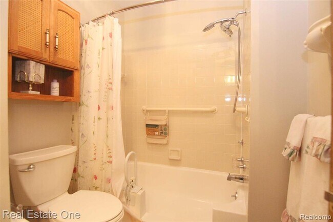 Building Photo - 2110 Hidden Meadows Dr