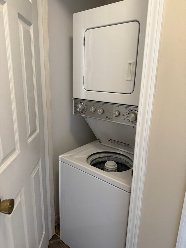 Building Photo - 1 Bedroom Condo in the Heart of Gainesville!