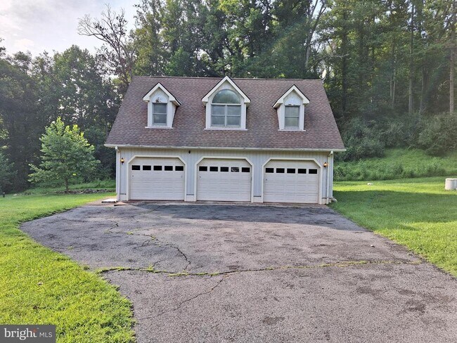 Building Photo - 9078 Knoll Run Ln