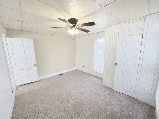 Building Photo - short term lease available