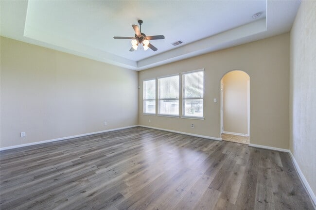 Building Photo - 26727 Henson Falls Dr