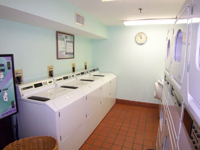 Building Photo - 1933 Commonwealth Ave