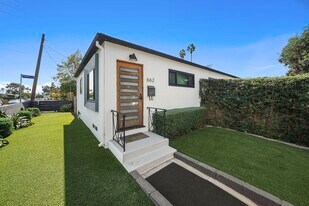 Building Photo - 654 Ozone St, Santa Monica, CA 90405